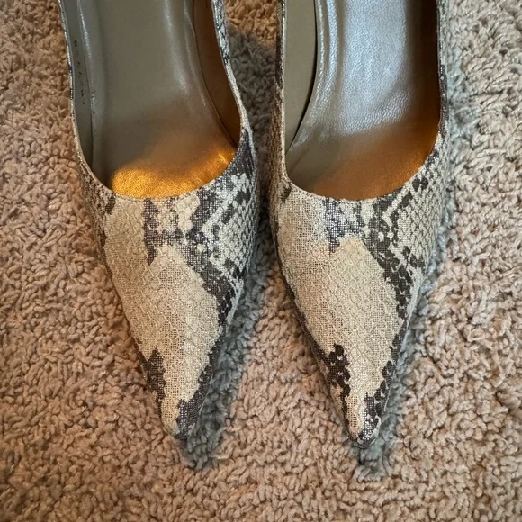 Stuart Weitzman Gold Sparkle Snakeskin Heels – Women’s 10M - Picture 2 of 8